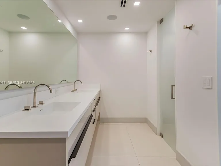 301 Shore Dr E — Photo 27