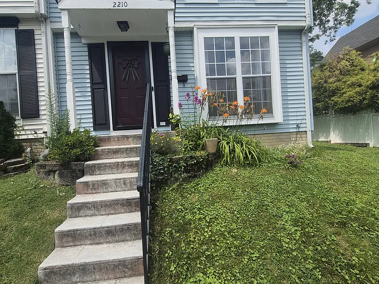 2210 S Lowell St — Photo 2