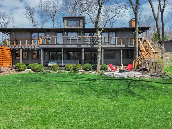 83 Lakeview Pkwy, Barrington, IL 60010