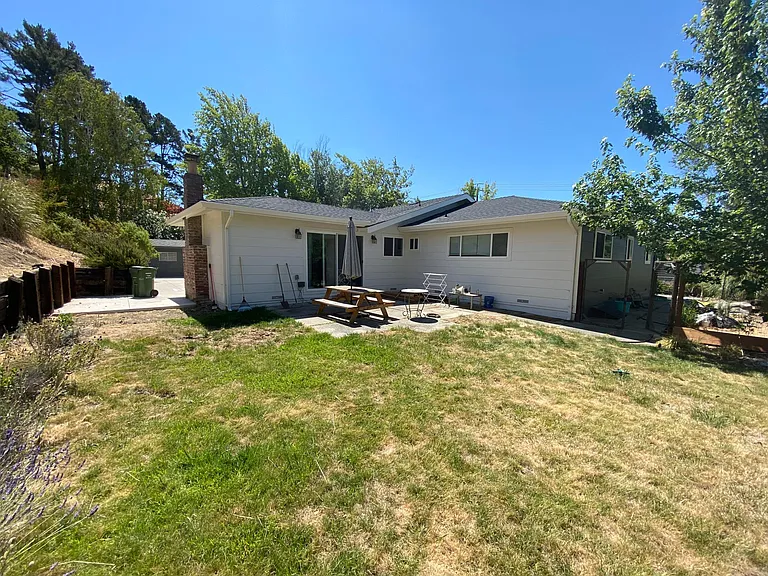 3156 Lucas Dr — Photo 20