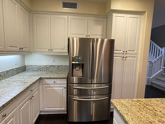 4th image of 106 E Santona Ct