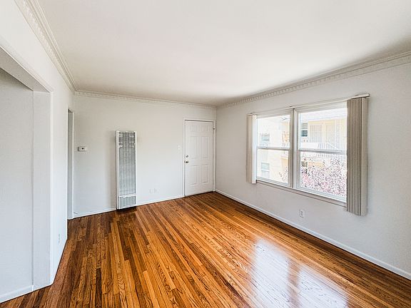 5th image of 13208 1/4 Riverside Dr #13208-1/4