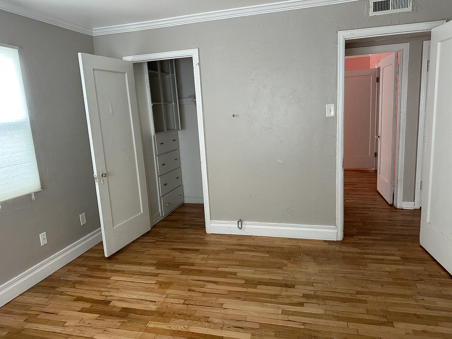 2 bed, 868 sqft, $2,000 — Photo 2