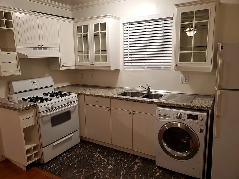404 Hawthorne St #B — Photo 2