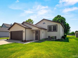 357 Meadows Dr, Sugar Grove, IL 60554