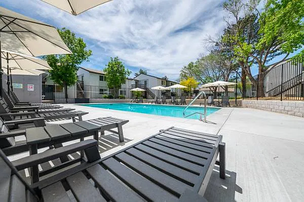 Colony Studios & Apts — Photo 2