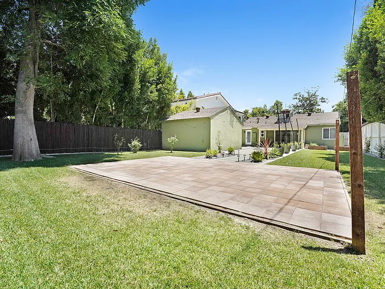 13143 Bloomfield St — Photo 14