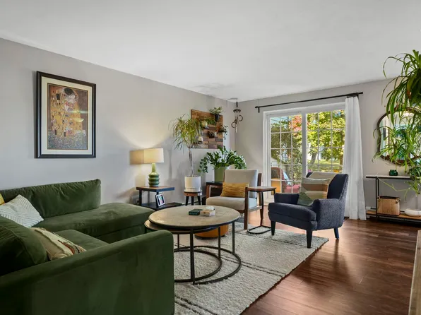2126 Allen Blvd APT 1, Middleton, WI 53562