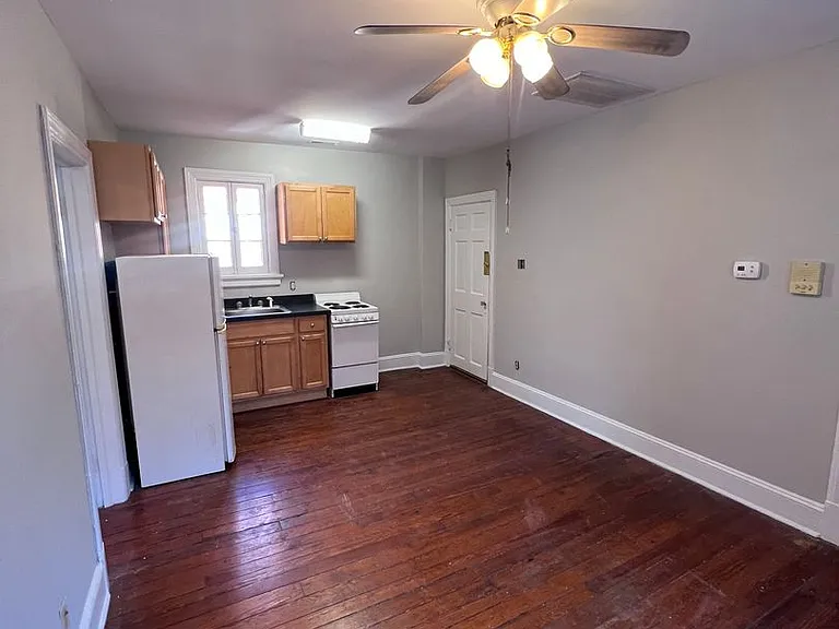 200 W Franklin St — Photo 3