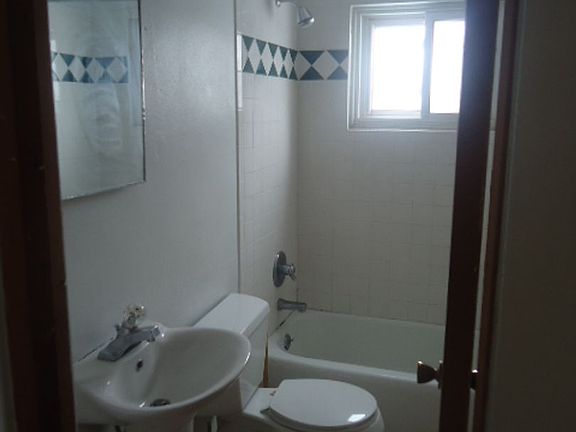 5th image of 105-111 Elmwood St #105