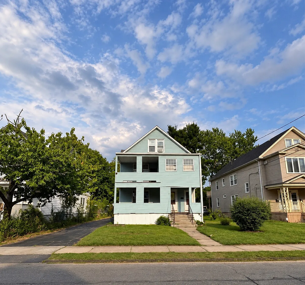 2 bed, 1.0 bath, 1453 sqft, $1,900 — Photo 1