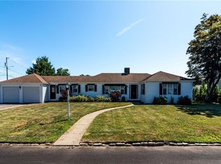 8 Somerset Rd, Cranston, RI 02910