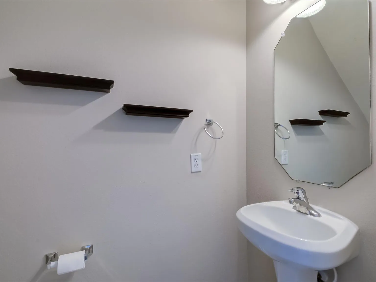 3 bed, 2.5 bath, 2020 sqft, $2,100 — Photo 4