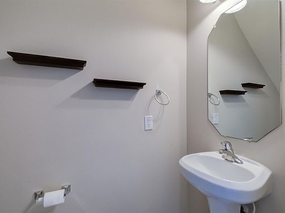 4th image of 115 W Burberry Cir
