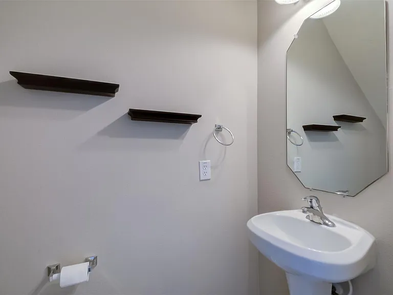 115 W Burberry Cir — Photo 4