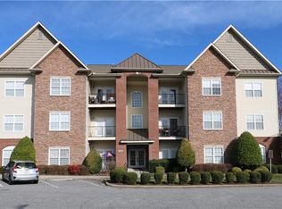 6801 Hanesbrook Cir APT 102, Clemmons, NC 27012