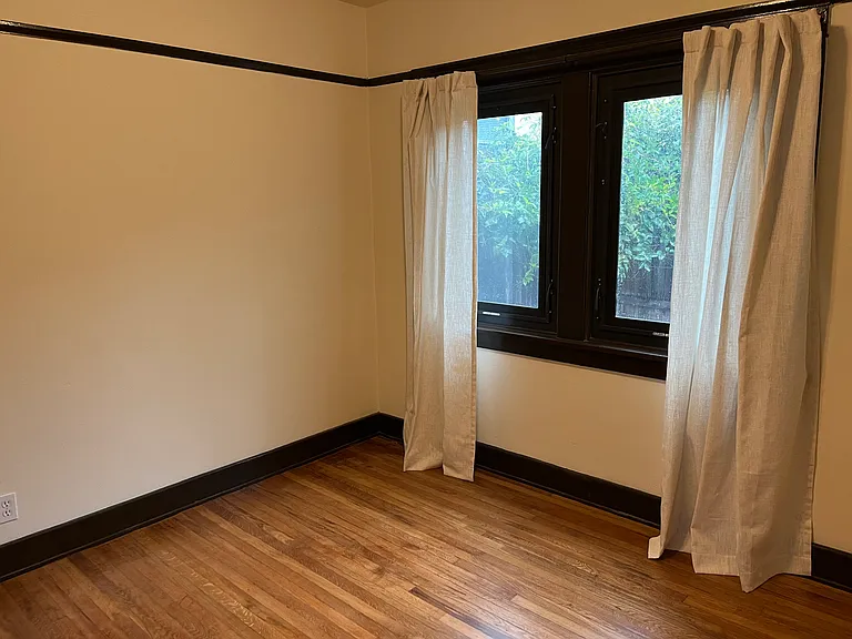 140 Hawthorn St #1 — Photo 9