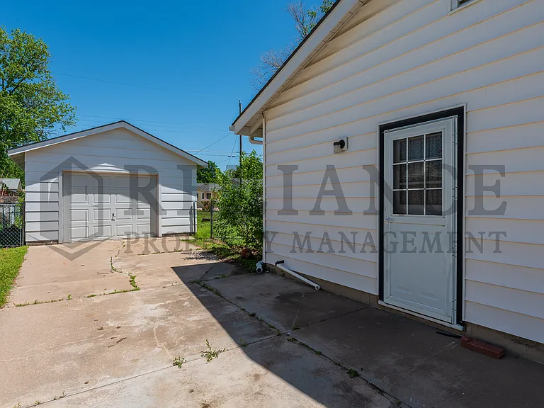 3052 S Bonn Ave — Photo 5