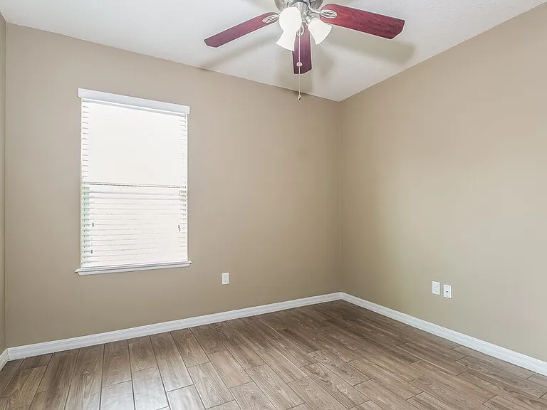 121 Daigledog St — Photo 12
