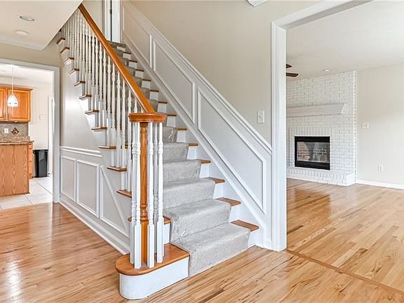 5th image of 100 Autumn Hill Dr