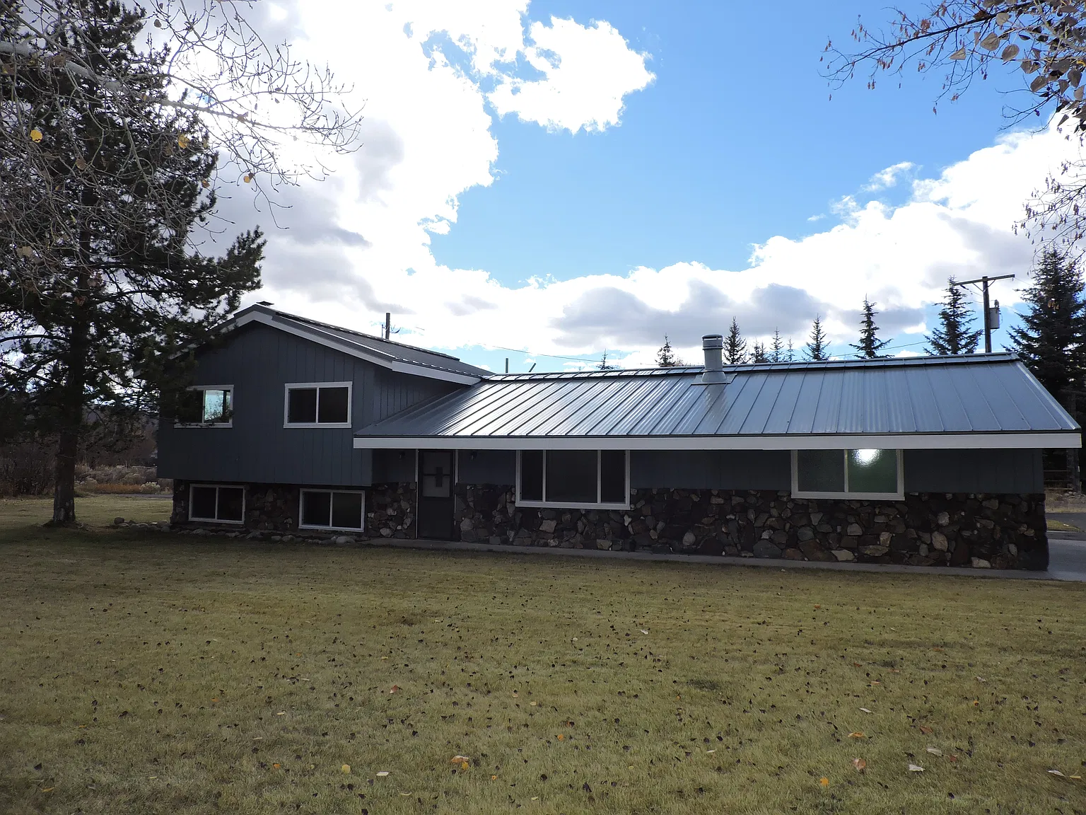 4 bed, 1.5 bath, 1188 sqft, $3,200 — Photo 3