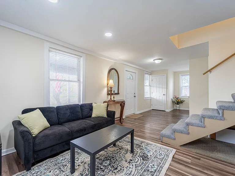 8033 Edgewater Ave — Photo 4