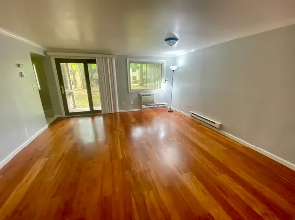 7 Padanaram Rd, Danbury, CT