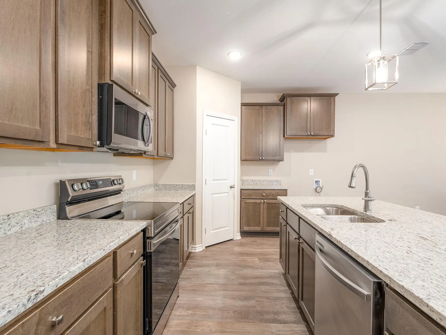3 bed, 1610 sqft, $2,150 — Photo 3