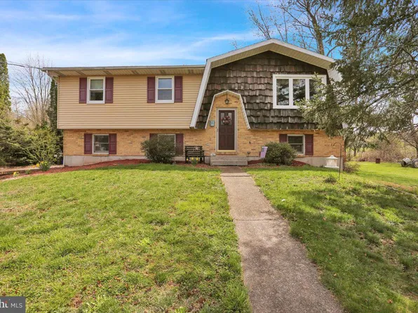 556 State St, Mertztown, PA 19539