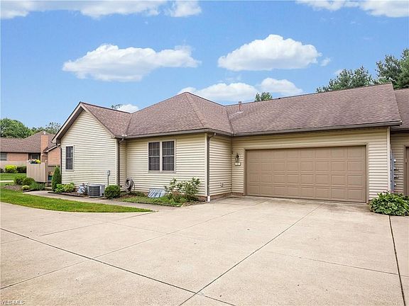 3rd image of 327 Greenbriar Dr
