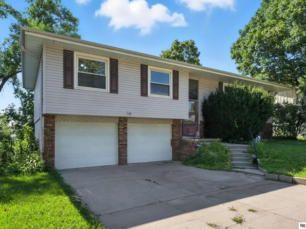 1630 N 107th St, Omaha, NE 68114
