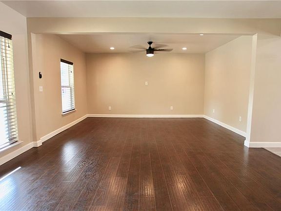 3rd image of 2613 Crestbrook Ln