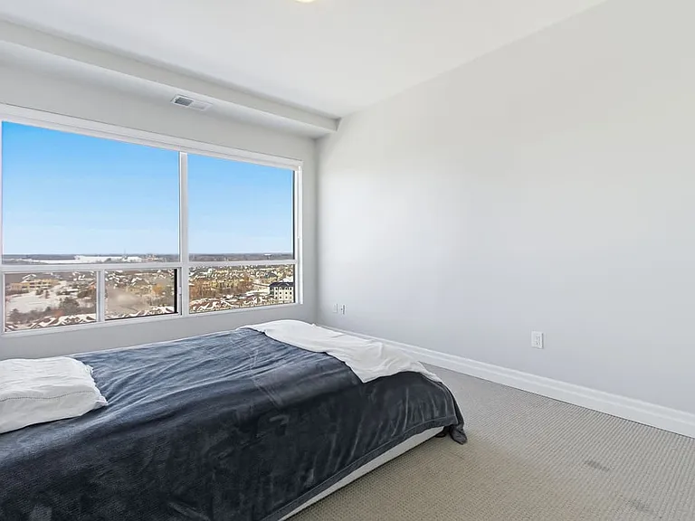 260 Villagewalk Blvd — Photo 11