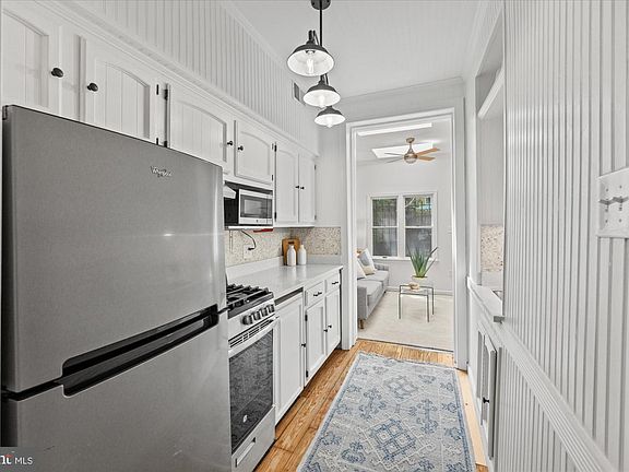 4th image of 331 10th St SE