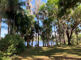 17920 Burnside Dr, Lutz, FL 33548