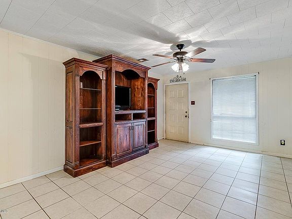 5th image of 105 Collins Dr