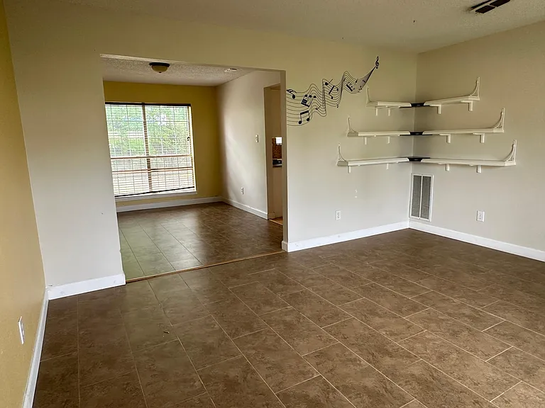 4024 Oxlea Dr — Photo 6