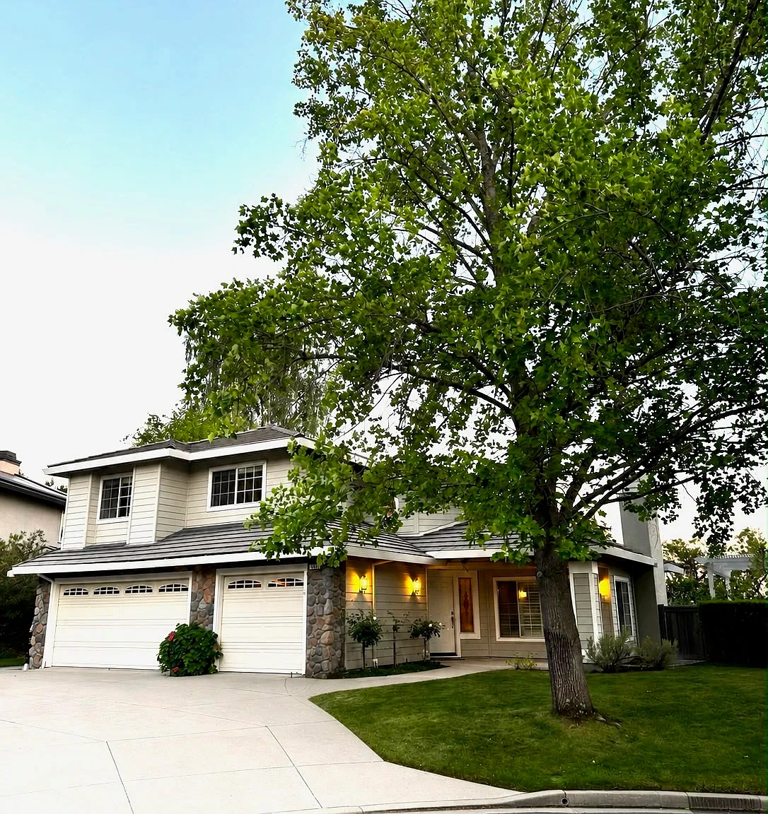 4 bed, 3349 sqft, $6,950 — Photo 1