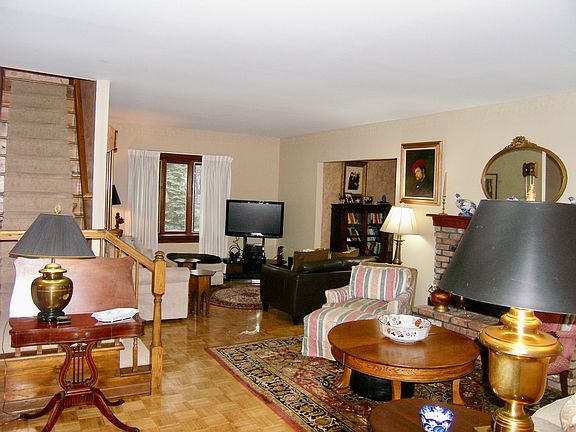 4th image of 131 Hart Blvd