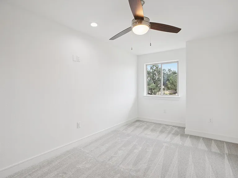 302 Tesla Cir — Photo 19