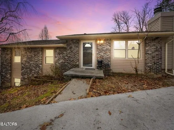 5242 Oakhill Dr, Knoxville, TN 37912