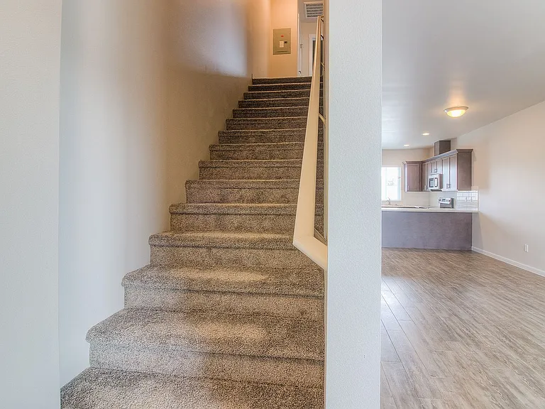 Ahtanum Crossing 2404 — Photo 11