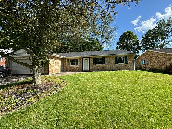 2nd image of 1027 Riverbend Blvd