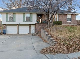 801 NE 73rd Pl, Gladstone, MO 64118