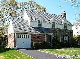 120 Bourndale Rd N, Manhasset, NY 11030