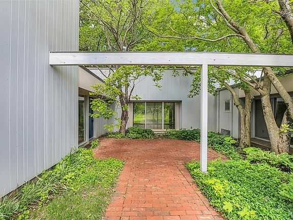 4th image of 3406 S Persimmon Cir