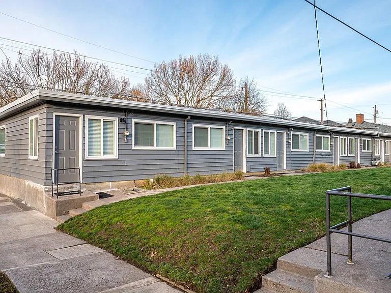 Clinton Court| Exterior