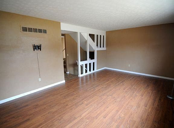 3rd image of 30 Dorset Ct