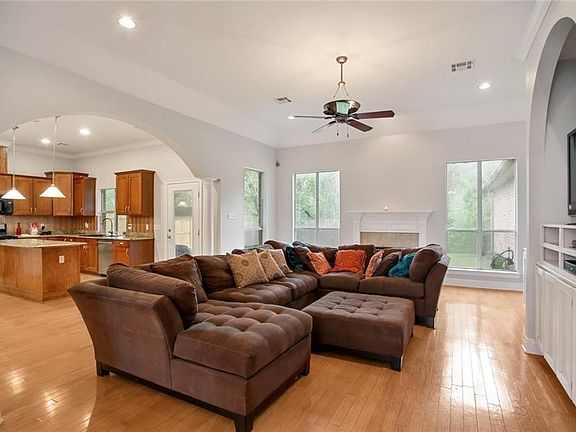 5th image of 322 Riverwood Dr