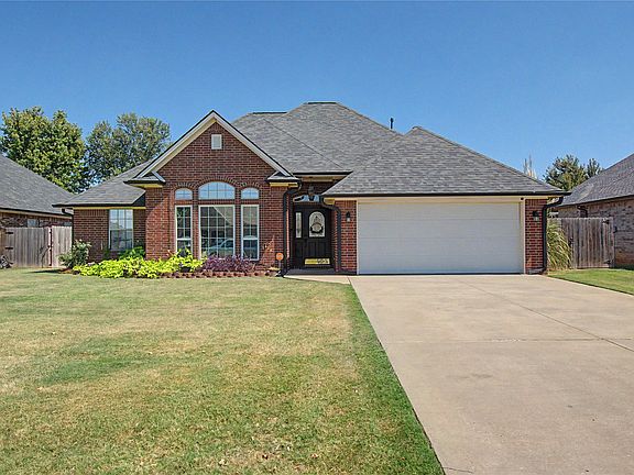 2nd image of 3908 Crestview Dr